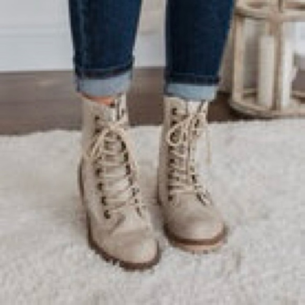 Blowfish Women's Reilly Casual Vegan, Cruelty-Free Beige Lace-Up Boots Size 7